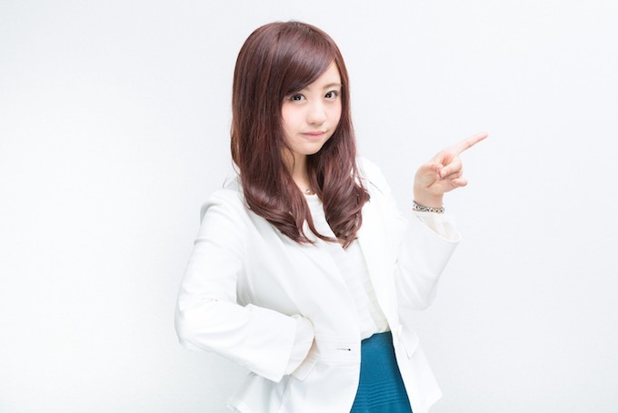 白衣姿の女性